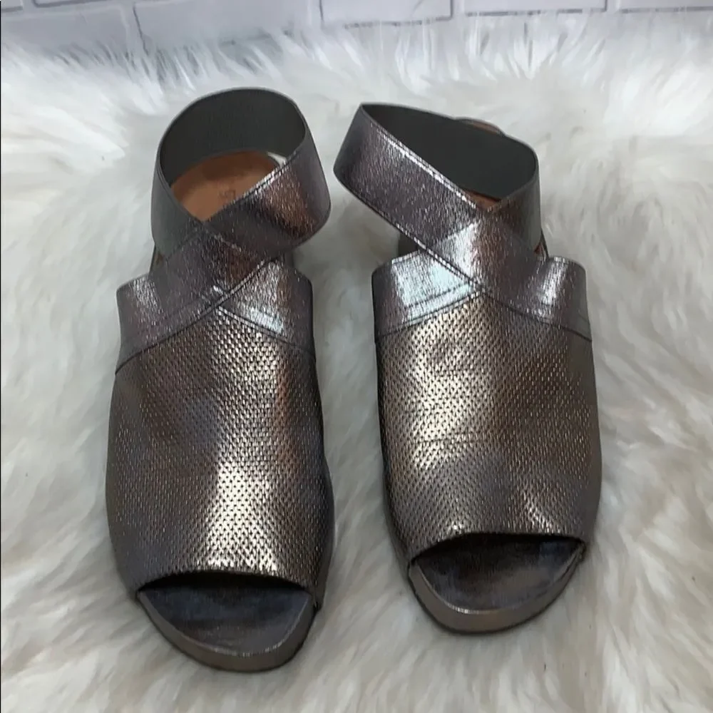 Gentle Souls Giselle 65 Elastic Pewter Wedges 9.5‎
